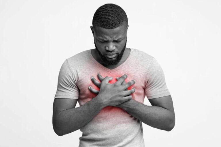 monochrome-photo-afro-guy-touching-his-chest